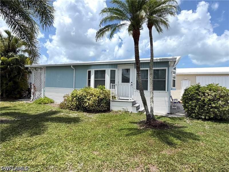 1 bedroom ManufacturedHome at 4701 Mayflower Way W, Riverwoods Plantation, Estero — photo 2