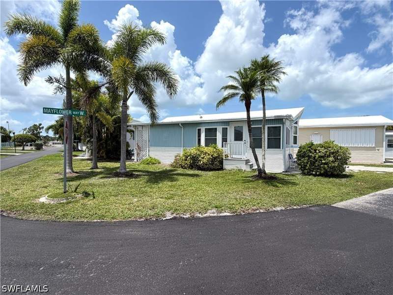 1 bedroom ManufacturedHome at 4701 Mayflower Way W, Riverwoods Plantation, Estero — photo 3