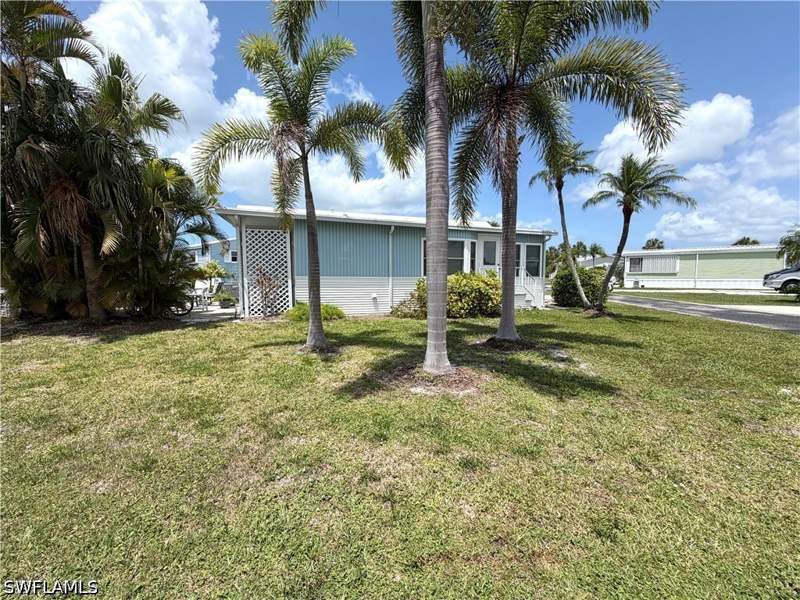 1 bedroom ManufacturedHome at 4701 Mayflower Way W, Riverwoods Plantation, Estero — photo 4