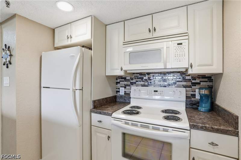 1 bedroom Condominium at 3170 Matecumbe Key Rd 127, Keel Club Condo, Punta Gorda — photo 4