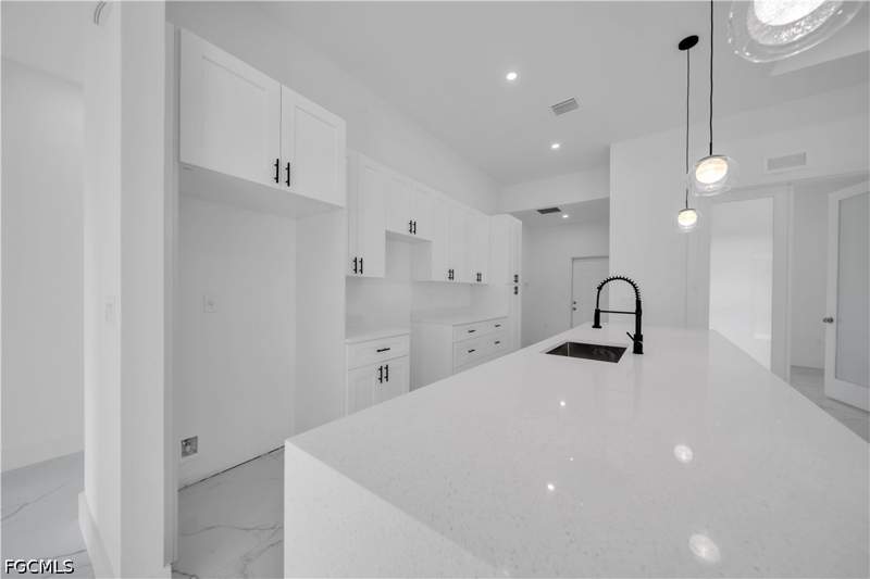3 bedroom SingleFamilyResidence at 605 E 14th ST, LEHIGH ACRES, Lehigh Acres — photo 5