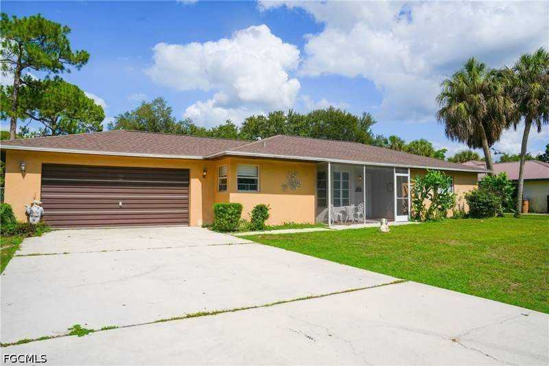 2 bedroom SingleFamilyResidence at 114 Greenwood Ave, Lehigh Acres, Lehigh Acres — photo 2