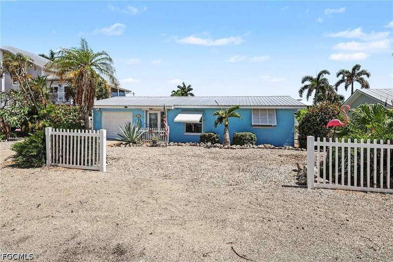 2 bedroom SingleFamilyResidence at 3608 Rita Ln, Bayview Acres, St James City — photo 4