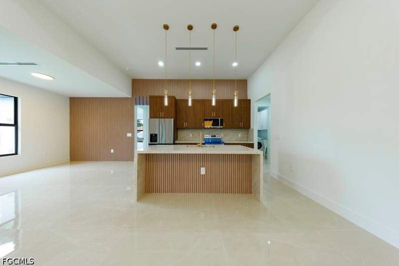 4 bedroom SingleFamilyResidence at 814 Clayton Ave, Lehigh Acres, Lehigh Acres — photo 3