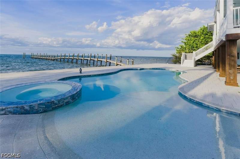 6 bedroom SingleFamilyResidence at 7660 Bocilla Ln, Kreamers Subd, Bokeelia — photo 5