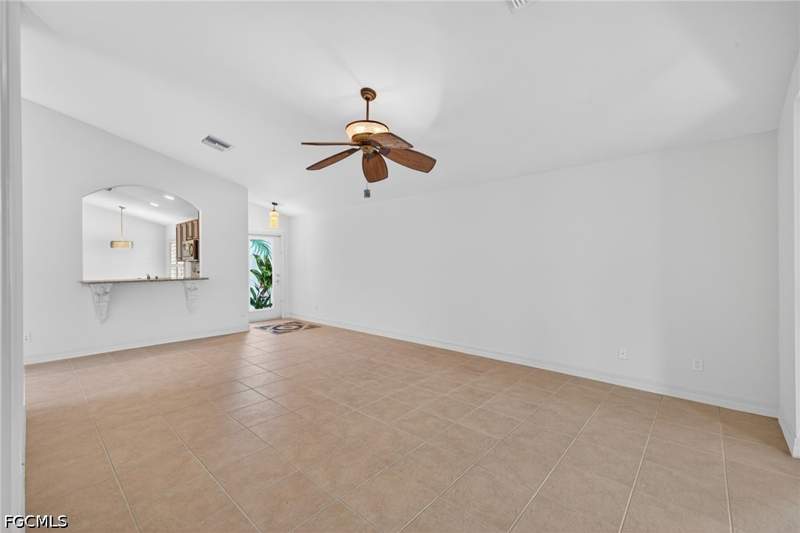 3 bedroom SingleFamilyResidence at 1574 Windamere Ln, Saturnia Lakes, Naples — photo 5
