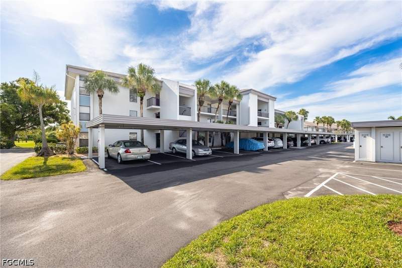 3 bedroom Condominium at 5905 Trailwinds Dr 812, Oakmont Village, Fort Myers — photo 3