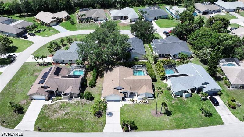 3 bedroom SingleFamilyResidence at 9910 Laketree Ct, Country Oaks, Fort Myers — photo 2