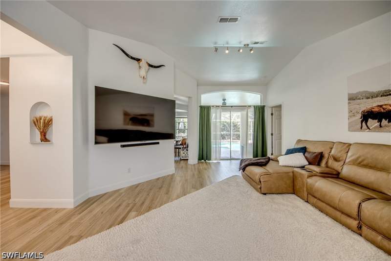 3 bedroom SingleFamilyResidence at 9910 Laketree Ct, Country Oaks, Fort Myers — photo 4