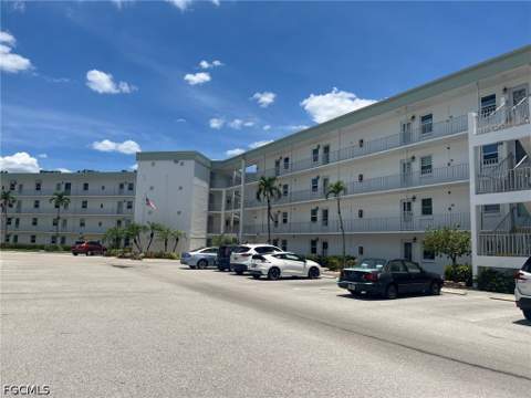 1580 Pine Valley Dr 305, Fort Myers FL - photo 16 of 44