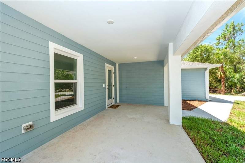 4 bedroom SingleFamilyResidence at 414 Cleveland Ave, Lehigh Acres, Lehigh Acres — photo 5