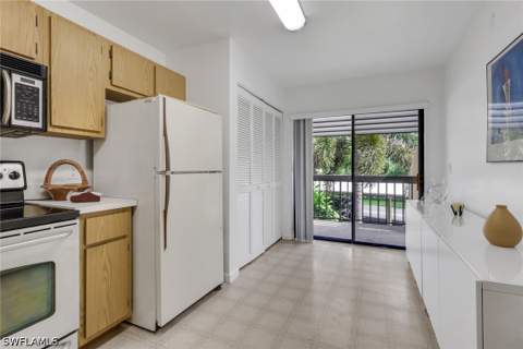 15456 Admiralty Cir 10, North Fort Myers FL - photo 11 of 42