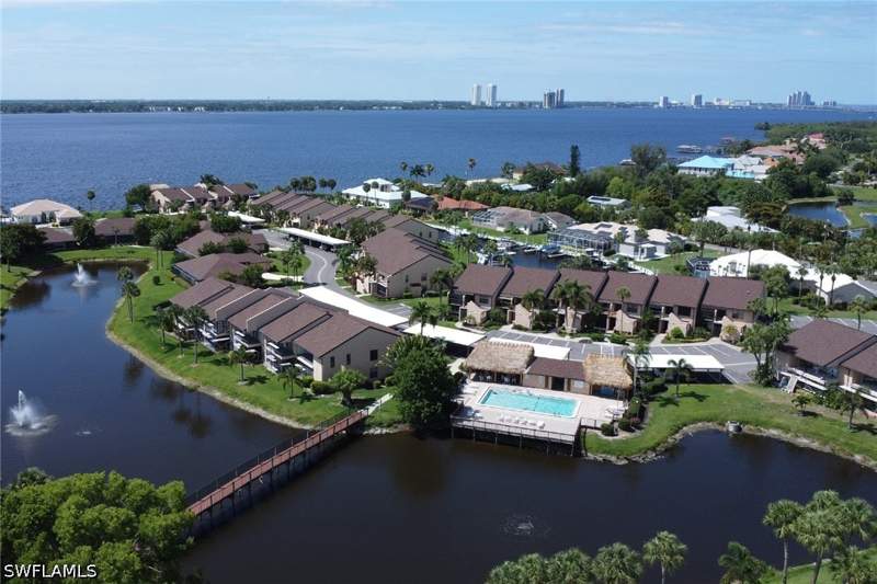 2 bedroom Condominium at 15456 Admiralty Cir 10, Admiralty Yacht & Racquet Club, North Fort Myers — photo 2