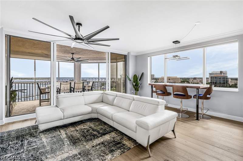 2 bedroom Condominium at 2090 W First St 1210, High Point Place, Fort Myers — photo 3
