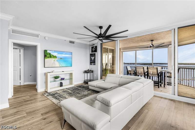 2 bedroom Condominium at 2090 W First St 1210, High Point Place, Fort Myers — photo 4