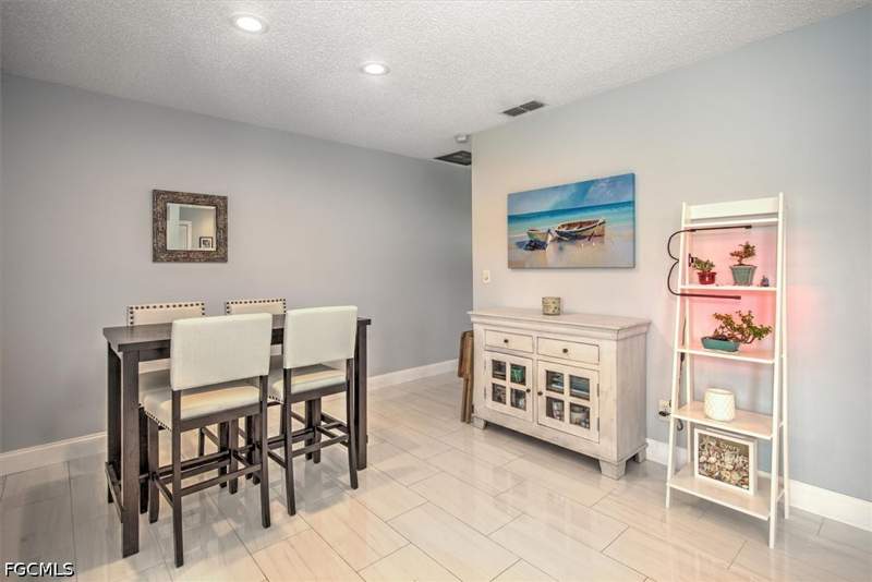 3 bedroom SingleFamilyResidence at 1817 SW 40th St, Cape Coral, Cape Coral — photo 5