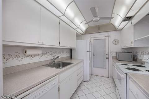 2150 Gulf Shore Blvd N 411, Naples FL - photo 6 of 27