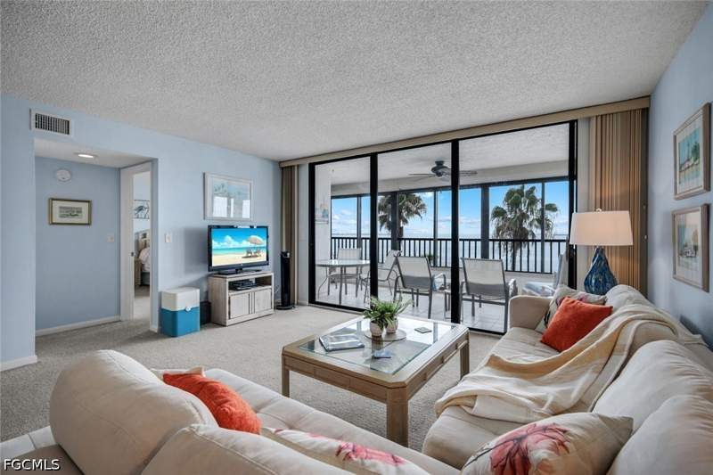2 bedroom Condominium at 15021 Punta Rassa Rd 402, Punta Rassa, Fort Myers — photo 2