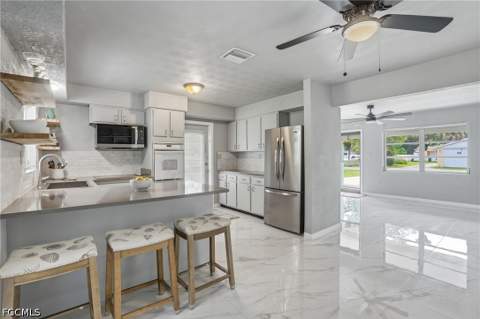 372 Altamont Ave, Fort Myers FL - photo 7 of 47