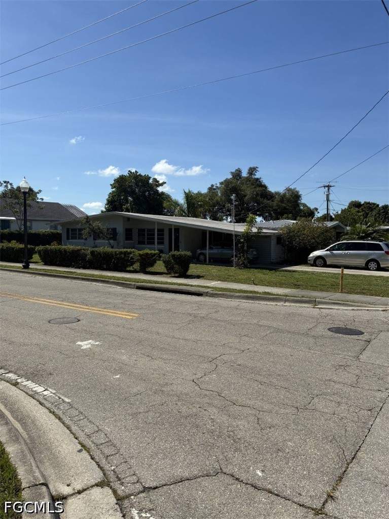 3 bedroom SingleFamilyResidence at 3647 Kelly St, Fort Myers, Fort Myers — photo 2