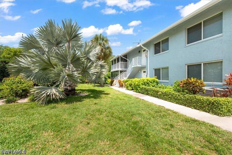 2 bedroom Condominium at 200 Palm Dr 4, Glades Country Club, Naples — photo 2