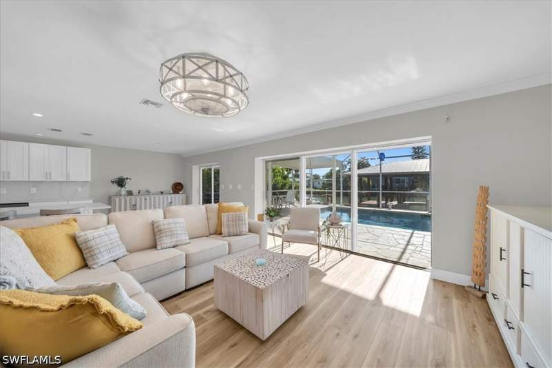2 bedroom SingleFamilyResidence at 128 San Salvador St, Isles Of Capri, Naples — photo 4