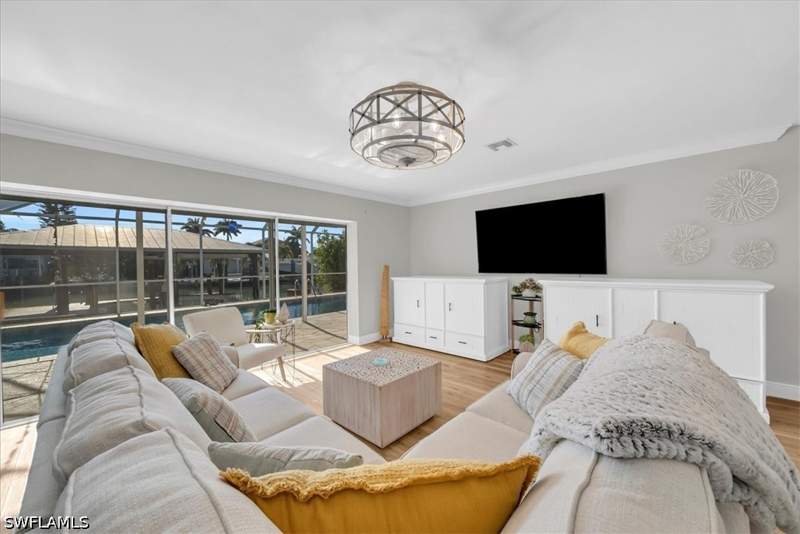 2 bedroom SingleFamilyResidence at 128 San Salvador St, Isles Of Capri, Naples — photo 5