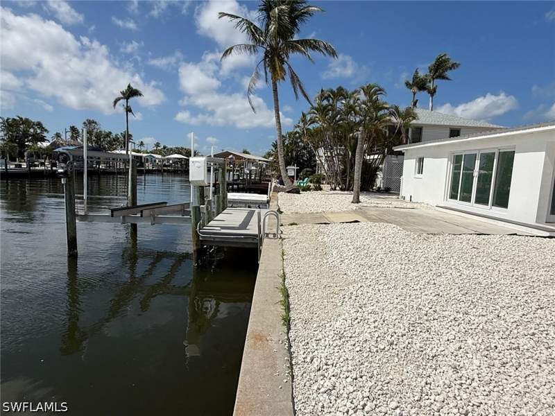 3 bedroom SingleFamilyResidence at 2823 Janet St, Matlacha, Matlacha — photo 2