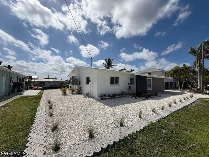 3 bedroom SingleFamilyResidence at 2823 Janet St, Matlacha, Matlacha — photo 3