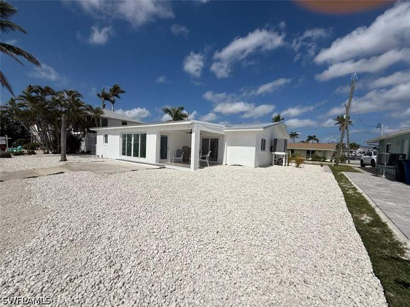 3 bedroom SingleFamilyResidence at 2823 Janet St, Matlacha, Matlacha — photo 4