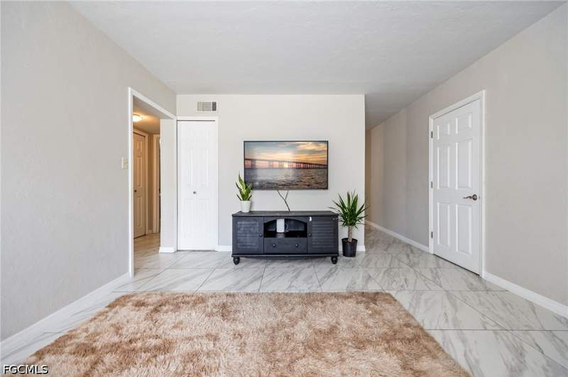 2 bedroom Condominium at 2828 Jackson St B3, Villa Capri Condominium, Fort Myers — photo 3