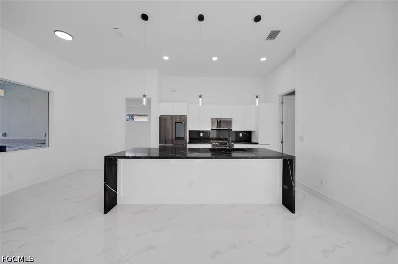 3 bedroom SingleFamilyResidence at 2712 NW 41st Ave, Cape Coral, Cape Coral — photo 4