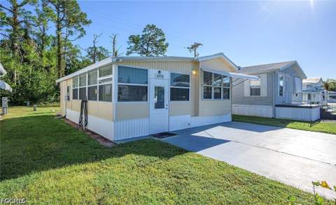 271 Caravan Cir, North Fort Myers FL - photo 16 of 33