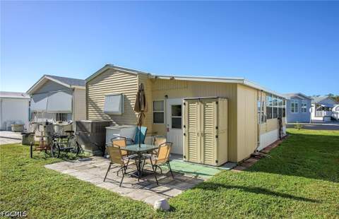 271 Caravan Cir, North Fort Myers FL - photo 17 of 33