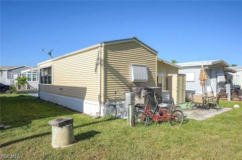 271 Caravan Cir, North Fort Myers FL - photo 18 of 33