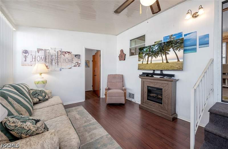 2 bedroom ManufacturedHome at 271 Caravan Cir, Fountain View Rv Resort, North Fort Myers — photo 3