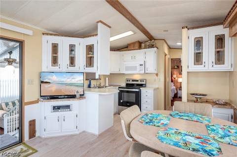 271 Caravan Cir, North Fort Myers FL - photo 7 of 33