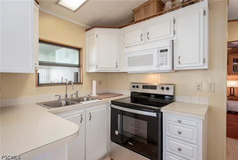 271 Caravan Cir, North Fort Myers FL - photo 8 of 33