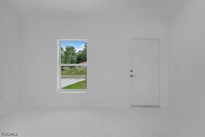 3 bedroom SingleFamilyResidence at 1816 Long Beach Dr, Greenbriar, Lehigh Acres — photo 4