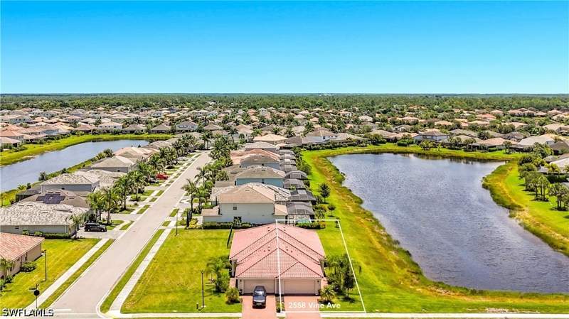 2 bedroom Attached at 2558 Vine Ave, Orange Blossom Ranch, Naples — photo 2