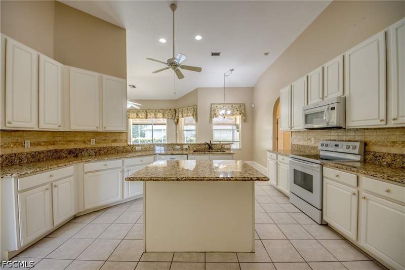 4 bedroom SingleFamilyResidence at 8904 Baytowne Loop, Colony Lakes, Fort Myers — photo 2