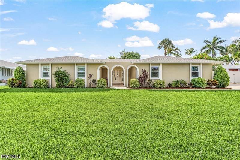 3 bedroom SingleFamilyResidence at 5985 Baker Ct, McGregor Isles, Fort Myers — photo 2