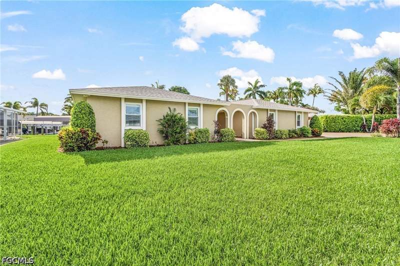 3 bedroom SingleFamilyResidence at 5985 Baker Ct, McGregor Isles, Fort Myers — photo 3