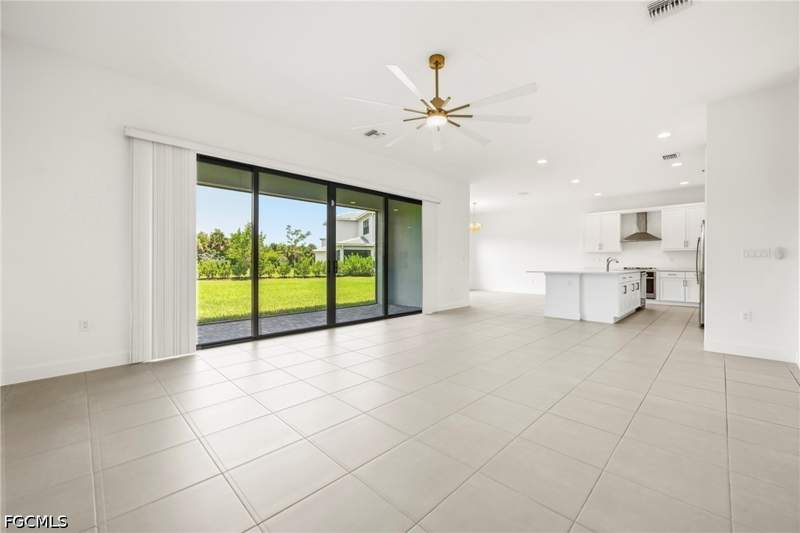 4 bedroom SingleFamilyResidence at 20521 Fair Oak Ln, Rivercreek In Estero, Estero — photo 4