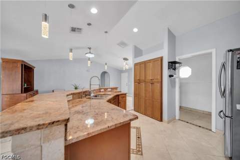 427 SE 19th Ter, Cape Coral FL - photo 14 of 44