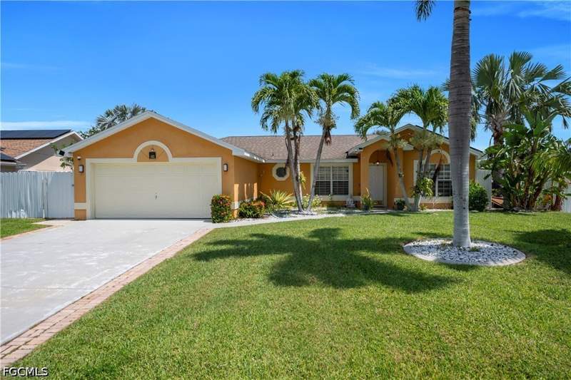 4 bedroom SingleFamilyResidence at 427 SE 19th Ter, Cape Coral, Cape Coral — photo 3