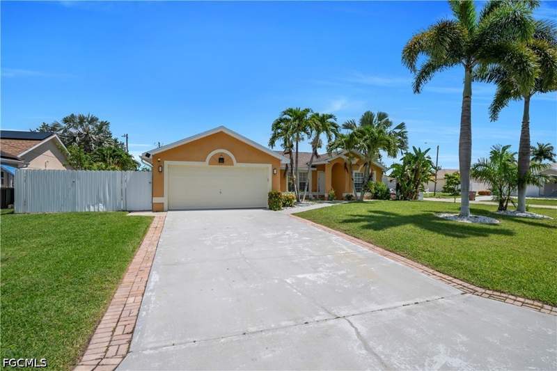4 bedroom SingleFamilyResidence at 427 SE 19th Ter, Cape Coral, Cape Coral — photo 4