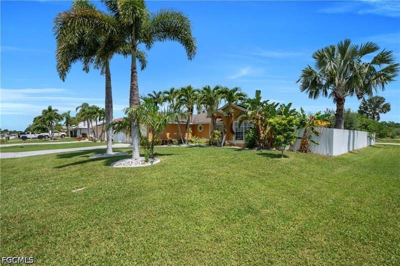 4 bedroom SingleFamilyResidence at 427 SE 19th Ter, Cape Coral, Cape Coral — photo 5