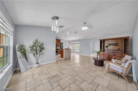 427 SE 19th Ter, Cape Coral FL - photo 9 of 44