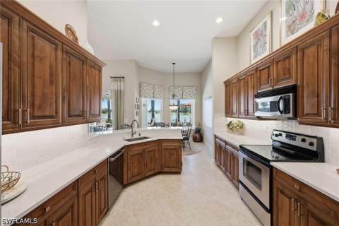 8793 Mustang Island Cir, Naples FL - photo 15 of 50